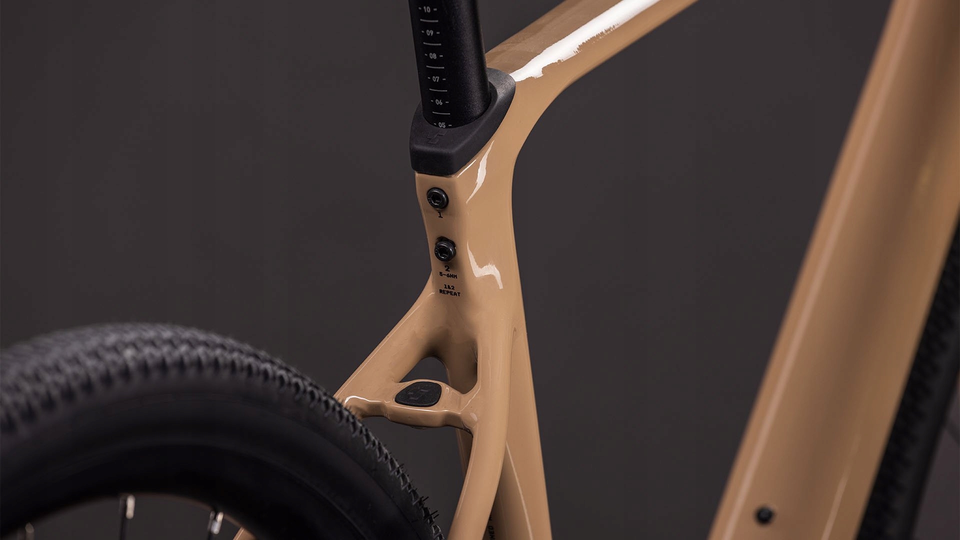 Rower gravel CUBE NUROAD RACE 2026 M cappucino/black